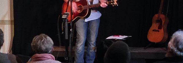 Dan Weber’s got us singing along tonight! #folkmusic #singalong