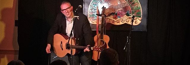 Jim Trick has all the tricks up his sleeve! What a great performer! #folk #folkmusic #folkvibe